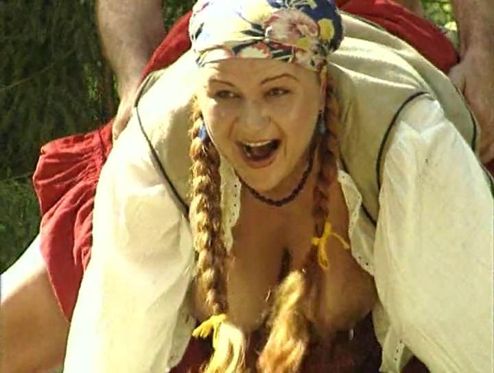 Ольга Кабо показала голые сиськи в сериале «Мушкетеры 20 лет спустя», 1992